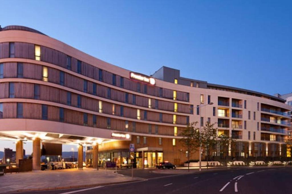 Ck Serviced Apartments Белфаст Екстериор снимка